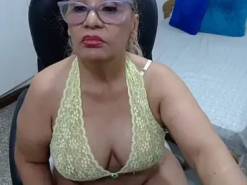 Stripchat Live Sex of emiliaa_hot