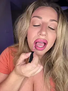 Stripchat Live Sex Cam of miamellycious