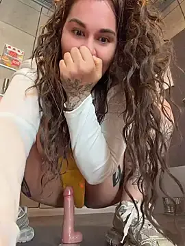 Stripchat Free Live Porn of TattooGirlAlia
