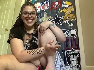 Stripchat Sex Cam of QueenNuttCollector