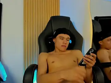 Stripchat Adult Webcam of Dominik_Souza