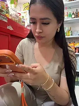 Stripchat Live Sex Cam of Sara_fun