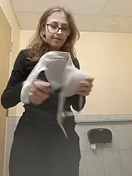 Stripchat Free Porn Cam of NeedyNina