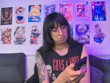 Stripchat Sex Cam of snowblack_