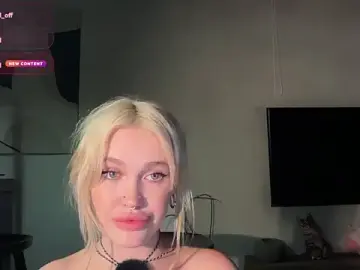 Stripchat Free Porn Cam of Golden_Aline