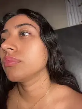 Stripchat Live Sex Cam of Valentinne_z