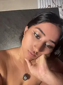 Stripchat Sex Cam of Valentinne_z