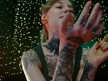 Stripchat Watch Live Sex Cams of Littlespacemouse