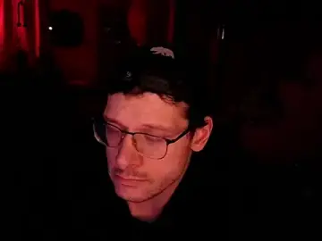 Stripchat Live Sex of MasterDaddyCool