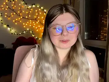 Stripchat Live Sex Cam of YukiBlush