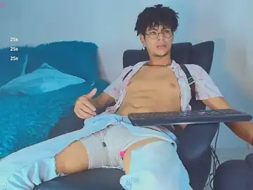 Stripchat Nude Webcam of ThiiagoSaeenz