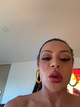 Stripchat Sex Cam of HOT_LADY_777