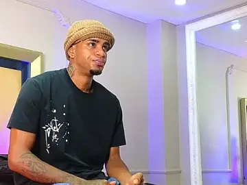 Stripchat Free Live Porn of AaronCruz_