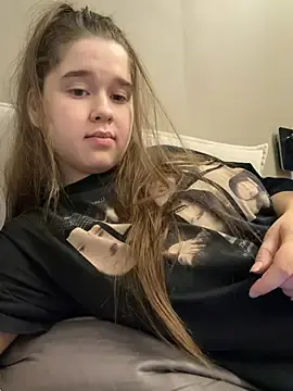 Stripchat Sex Chat of HornyGirlH
