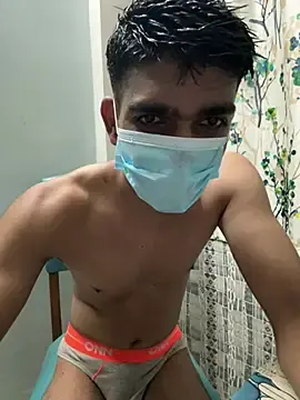 Stripchat Free Porn Cam of Naughtytomboy78