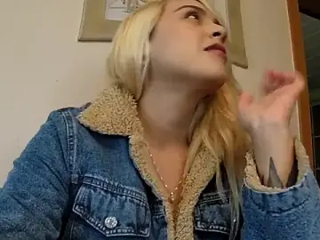 Stripchat Free Porn Cam of SilvyDiamond