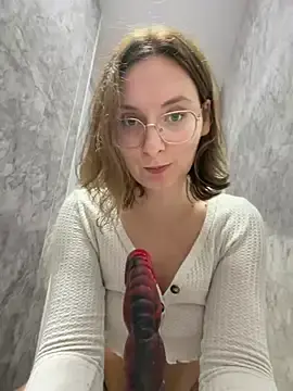 Stripchat Free Porn Cam of The_Snowwhitee