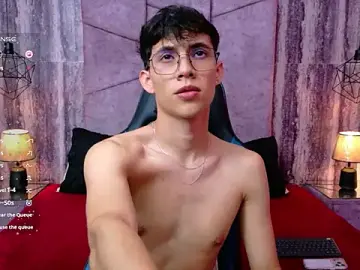 Stripchat Nude Webcam of AronTawers