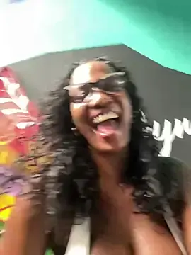 Stripchat Free Porn Cam of Bustykeyla