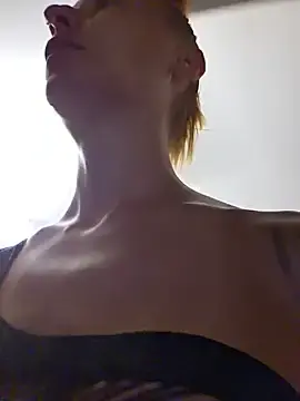 Stripchat Nude Webcam of kylie_blck