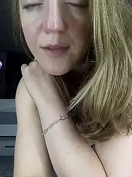 Stripchat Sex Cam of KattyLuuu