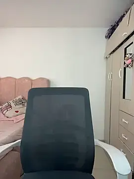 Stripchat Free Live Porn of Emmily_19