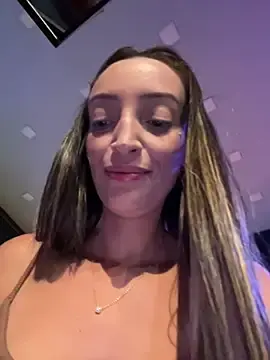 Stripchat Sex Cam of BelleLouiseVp
