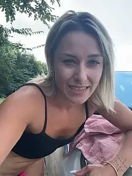 Stripchat Live Sex of petrouchkaaa_