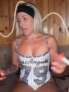 Stripchat Sex Chat of petrouchkaaa_