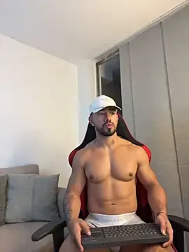 Stripchat Free Porn Cam of Ezzio_Scolaro