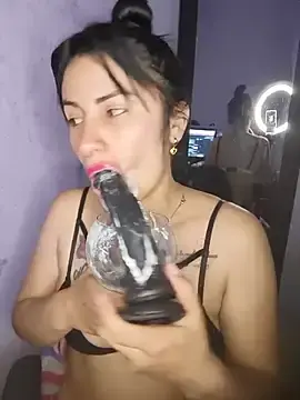 Stripchat Adult Video Chat of laurahotdirty
