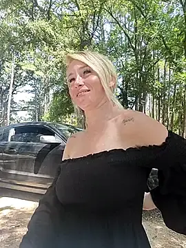 Stripchat Live Sex Cam of POPPY_XO