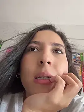 Stripchat Sex Cam of LittleDoll___