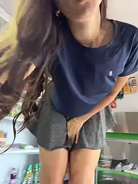 Stripchat Watch Live Sex Cams of LittleDoll___
