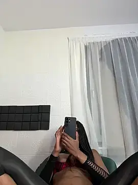 Stripchat Live Sex Cam of ShantelSexyYoungMilfie
