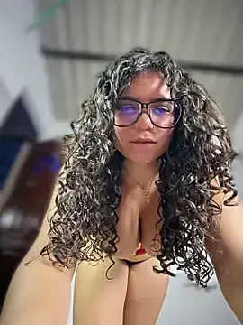Stripchat Live Sex Cam of Simone_Miller