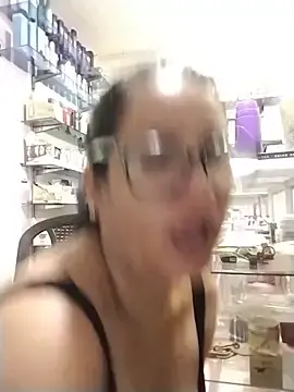 Stripchat Sex Cam of keilymadam