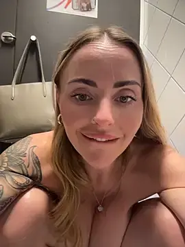 Stripchat Adult Webcam of EmaSalis