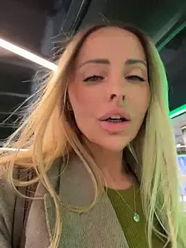 Stripchat Nude Webcam of EmaSalis