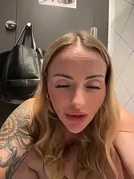 Stripchat Adult Webcam of EmaSalis