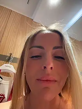 Stripchat Adult Webcam of EmaSalis
