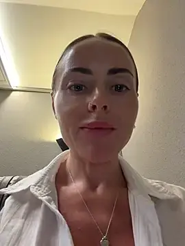 Stripchat Free Live Porn of EmaSalis