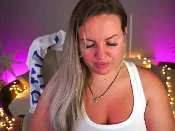Stripchat Free Porn Cam of KiraCandyS