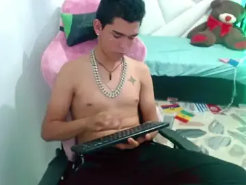 Stripchat Live Sex Cam of Josep_Bby