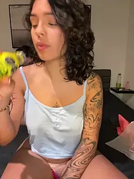 Stripchat Watch Live Sex Cams of Alice_surprise