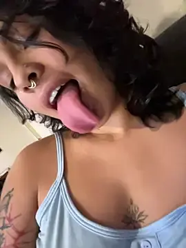 Stripchat Live Sex Cam of Alice_surprise