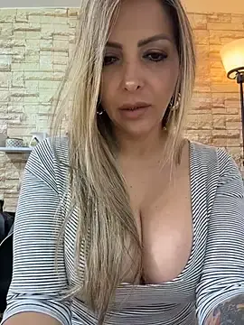 Stripchat Adult Video Chat of _Abril-Office1