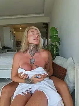 Stripchat Sex Chat of MommyBlairVIP