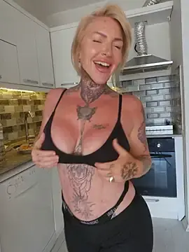 Stripchat Watch Live Sex Cams of TravelMommyBlair