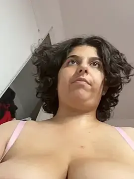 Stripchat Live Sex Cam of Yasminebbyxx